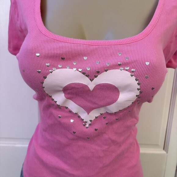 Y2K Ribbed Heart Graphic Tee - Picture 2 of 5